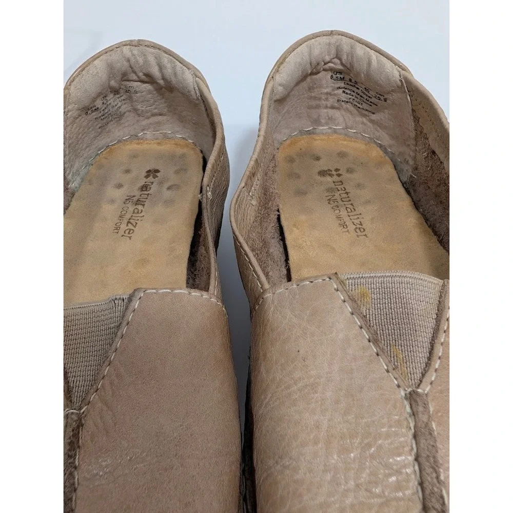 Naturalizer Feist Slip On Loafers 8.5M Beige Leather N5 Comfort Flat Shoes
